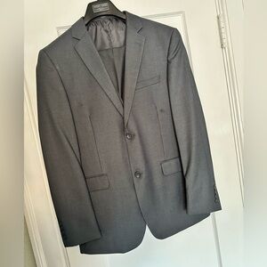 Men’s 38R 32W Grey Caravelli Slim suit - pants, vest, jacket.